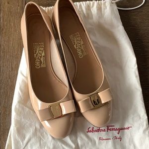Salvatore Ferragamo Bow Patent Shoes in Nude